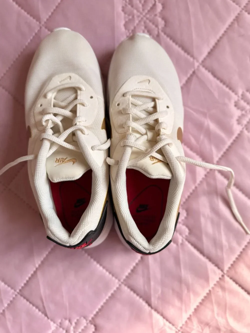 Nike Air Max Oketo Women's 7.5 White Gold Sneakers
